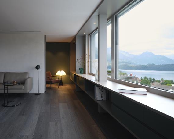 Wohnung Meggen Sideboard unter Fensterband mit Blick auf den Vierwaldstättersee