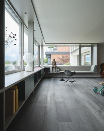 Wohnung Meggen Sitzbank und Sidboard unter einem Fensterband