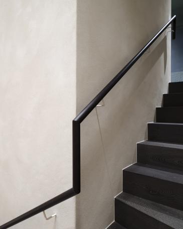 Wohnung Meggen Holzhandlauf Detail Ecke