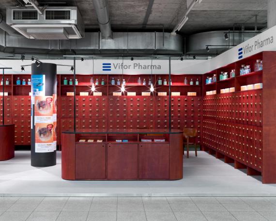 SGIM Basel 2012 flexible booth design for Vifor Pharma in the look of an old-school chemist’s shop with sales counters and advertising pillars, in collaboration with Jörg Boner