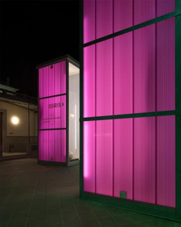 Osiris exhibition Museum Rietberg Three enclosures in hot-dip galvanised steel and polycarbonate panels in violet, shining like lanterns at night
