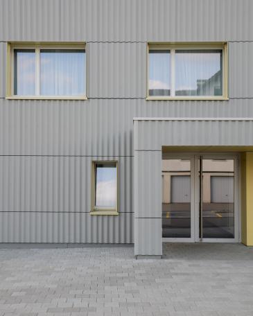 Conversion of apartment buildings on Baumgarten in Tann Detail of entrance area, frontal view