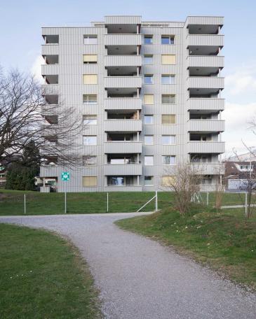 Umbau Mehrfamilienhäuser im Baumgarten in Tann Südfassade frontal gesehen