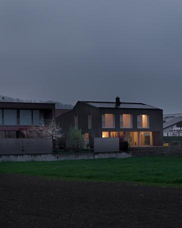 haus wangen fassade suedwest beim eindunkeln