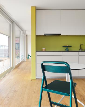 House Wangen_9_Kitchen with rear glass wall in Pale Lime, view towards the living room