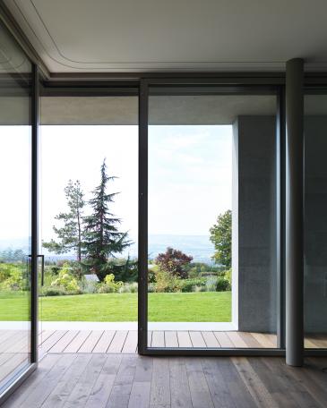 Lift-and-slide windows by Huber Fenster; the corners can be opened up to extend the interior space