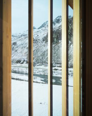 Haus Elva Andermatt Holzlamellen als Sonnenschutz