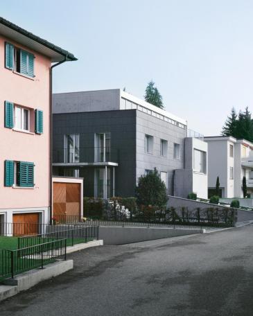 House Siebnen with cladding of natural slate and extension in concrete